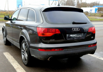 Подержанный автомобиль Audi Q7 2005 года (4 фото)