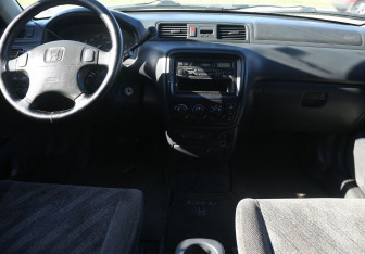 Подержанный автомобиль Honda CR-V 2001 года (12 фото)