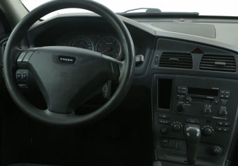 Подержанный автомобиль Volvo S60 2002 года (14 фото)
