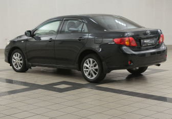 Подержанный автомобиль Toyota Corolla Sedan 2008 года (2 фото)