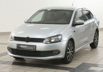 Подержанный автомобиль Volkswagen Polo Sedan 2012 года (8 фото)