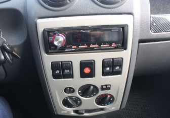 Подержанный автомобиль Renault Logan Sedan 2008 года (17 фото)