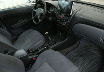 Подержанный автомобиль Nissan Almera Hatchback 2004 года (9 фото)