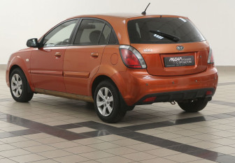 Подержанный автомобиль Kia Rio Hatchback 2010 года (2 фото)