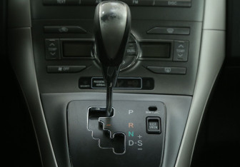 Подержанный автомобиль Toyota Auris Hatchback 2007 года (13 фото)