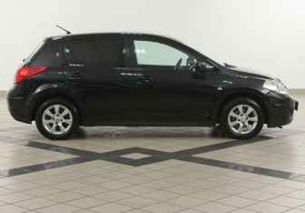 Подержанный автомобиль Nissan Tiida Hatchback 2007 года (5 фото)