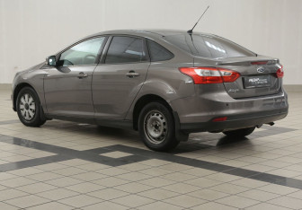 Подержанный автомобиль Ford Focus Sedan 2012 года (2 фото)