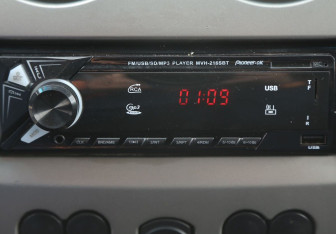 Подержанный автомобиль Renault Sandero 2010 года (15 фото)