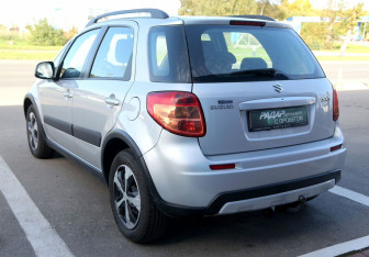 Подержанный автомобиль Suzuki SX4 Hatchback 2011 года (4 фото)