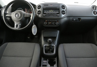 Подержанный автомобиль Volkswagen Tiguan 2012 года (12 фото)