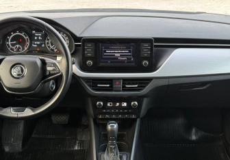 Подержанный автомобиль Skoda Rapid Liftback 2021 года (8 фото)