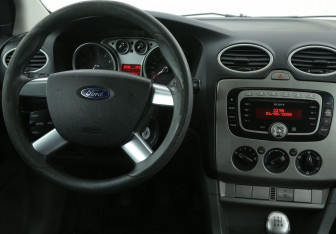 Подержанный автомобиль Ford Focus Hatchback 2008 года (14 фото)