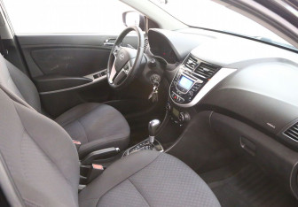 Подержанный автомобиль Hyundai Solaris Hatchback 2012 года (9 фото)