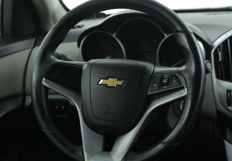 Подержанный автомобиль Chevrolet Cruze Sedan 2012 года (16 фото)