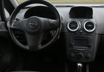 Подержанный автомобиль Opel Corsa 2011 года (14 фото)
