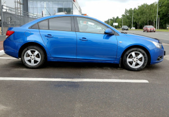 Подержанный автомобиль Chevrolet Cruze Sedan 2011 года (7 фото)