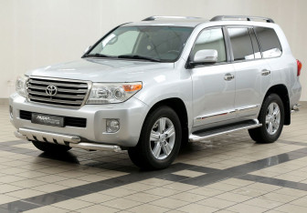 Подержанный автомобиль Toyota Land Cruiser Suv 2013 года (8 фото)