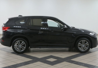 Подержанный автомобиль BMW X1 2020 года (3 фото)