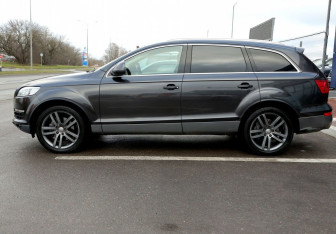 Подержанный автомобиль Audi Q7 2005 года (8 фото)