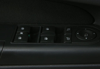 Подержанный автомобиль Opel Zafira Compactvan 2012 года (17 фото)