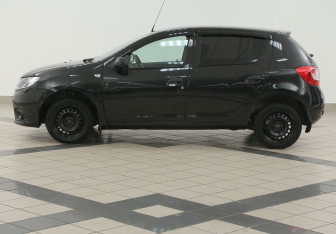 Подержанный автомобиль Renault Sandero 2015 года (7 фото)
