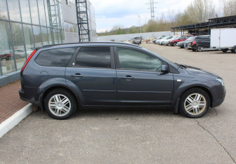Подержанный автомобиль Ford Focus Wagon 2006 года (8 фото)