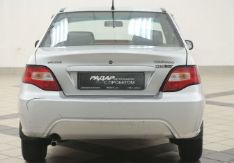 Подержанный автомобиль Daewoo Nexia Sedan 2010 года (3 фото)