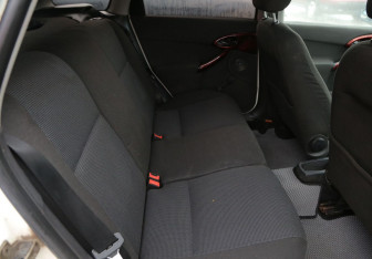 Подержанный автомобиль Ford Focus Hatchback 2005 года (11 фото)