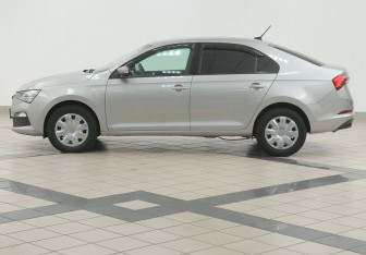 Подержанный автомобиль Skoda Rapid Liftback 2020 года (7 фото)