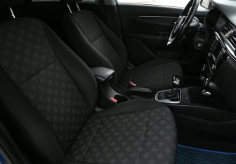 Подержанный автомобиль Kia Rio Sedan 2017 года (10 фото)