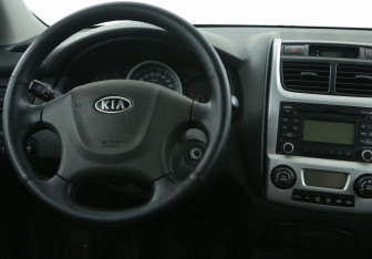 Подержанный автомобиль Kia Sportage 2009 года (14 фото)