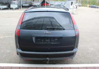 Подержанный автомобиль Ford Focus Wagon 2006 года (6 фото)