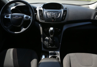 Подержанный автомобиль Ford Kuga 2016 года (12 фото)