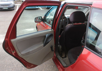 Подержанный автомобиль LADA (ВАЗ) Kalina Wagon 2011 года (11 фото)