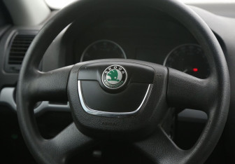 Подержанный автомобиль Skoda Octavia Liftback 2008 года (17 фото)