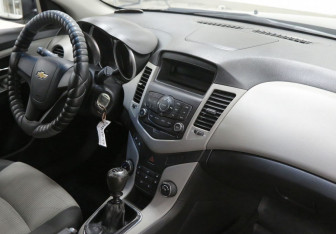 Подержанный автомобиль Chevrolet Cruze Hatchback 2012 года (7 фото)