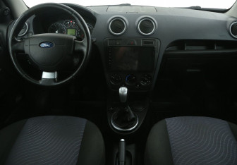 Подержанный автомобиль Ford Fusion 2008 года (12 фото)