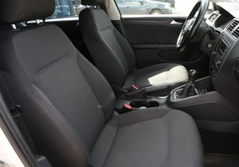 Подержанный автомобиль Volkswagen Jetta Sedan 2014 года (10 фото)