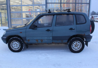 Подержанный автомобиль Chevrolet Niva 2007 года (8 фото)