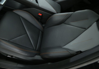 Подержанный автомобиль Changan UNI-V 2023 года (17 фото)