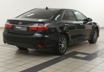 Подержанный автомобиль Toyota Camry Sedan 2017 года (4 фото)