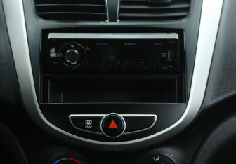 Подержанный автомобиль Hyundai Solaris Hatchback 2011 года (13 фото)