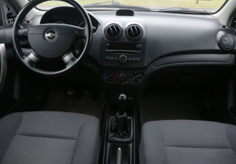 Подержанный автомобиль Chevrolet Aveo Sedan 2007 года (12 фото)