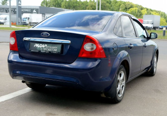 Подержанный автомобиль Ford Focus Sedan 2008 года (6 фото)