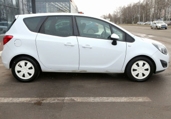 Подержанный автомобиль Opel Meriva 2012 года (7 фото)