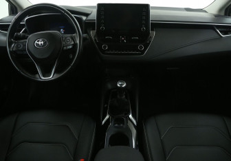 Подержанный автомобиль Toyota Corolla Sedan 2021 года (12 фото)