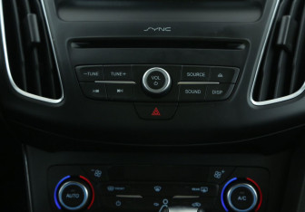 Подержанный автомобиль Ford Focus Hatchback 2017 года (13 фото)