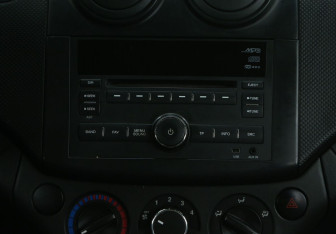 Подержанный автомобиль Chevrolet Aveo Sedan 2010 года (13 фото)