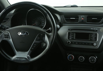 Подержанный автомобиль Kia Rio Sedan 2016 года (14 фото)