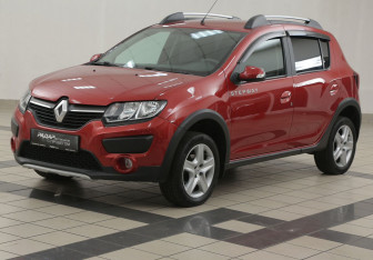 Подержанный автомобиль Renault Sandero 2018 года (8 фото)